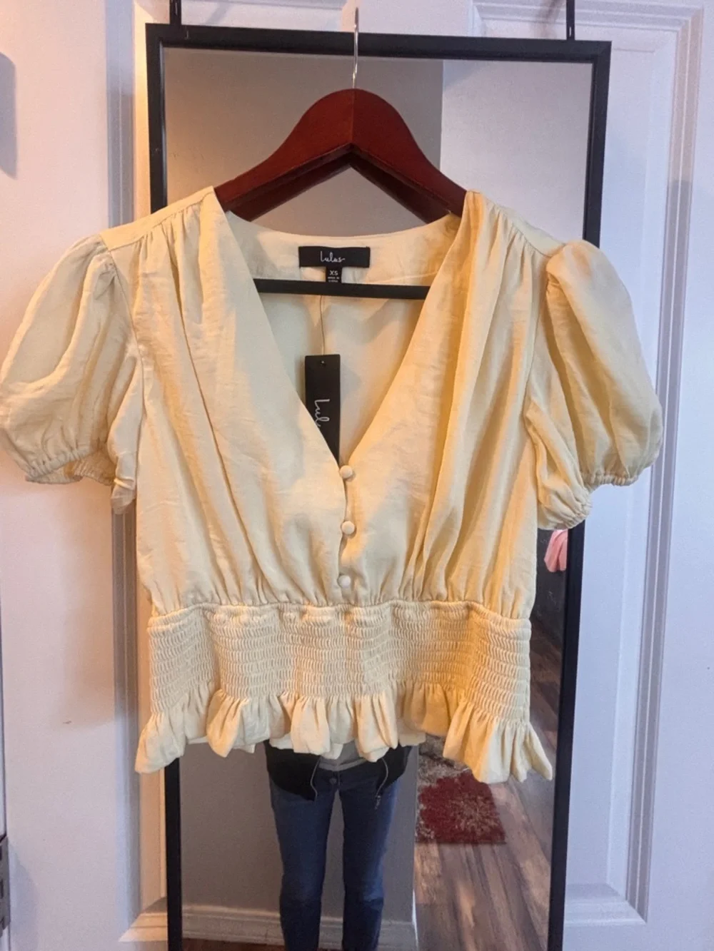 ⭐️NEW Lulu’s Pale Yellow V-Neck Puff Sleeve Smocked Peplum Top - Picture 2 of 4